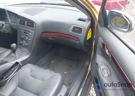 2001 Volvo S60 2.4T z USA, uszkodzony, nr VIN YV1RS58D712019070